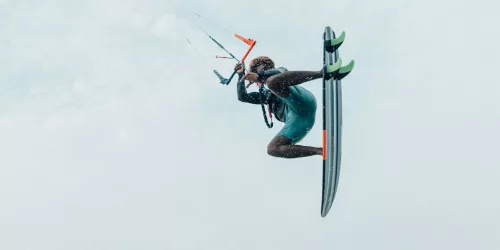 F-One Magnet Carbon 2025