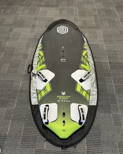 Novenove World Cup Slalom Full Carbon Foil Ready 139L új skeggel és boardbaggel