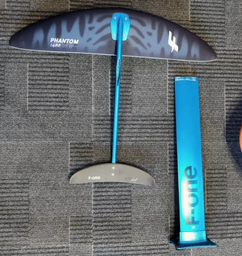 F-One Rocket 5'10 + Phantom 1480 + Alu Mast 75cm + Swing V3 5.5
