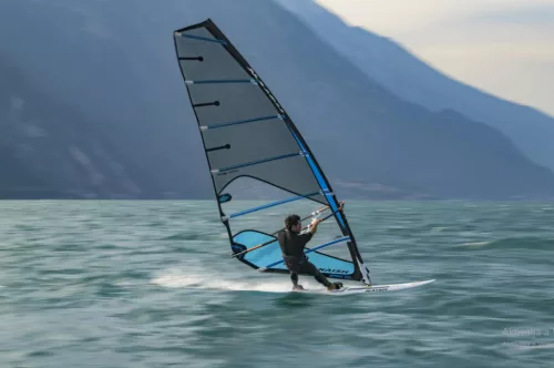 Naish Stratos Wood 125L + Sprint vitorla 7,7
