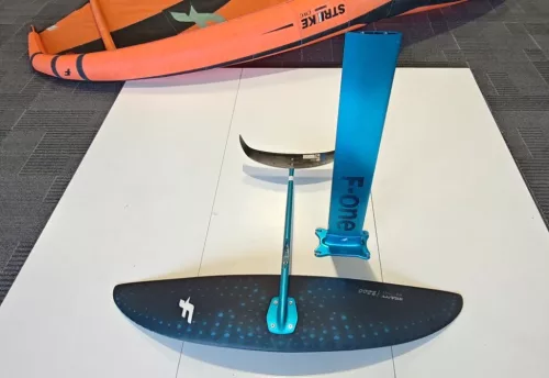 Strike V3 CWC 6.0m2 + STX Foilboard 6'4 160L + Gravity FCT 2200 / 75 mast